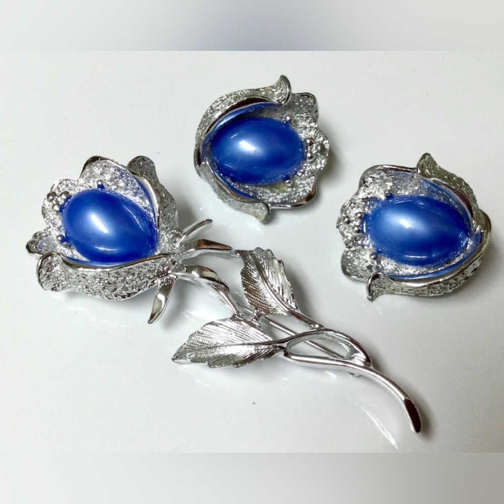 Vintage 1971 Emmons "Bluebell" Jewelry Flower Brooch & Clip-on Earrings